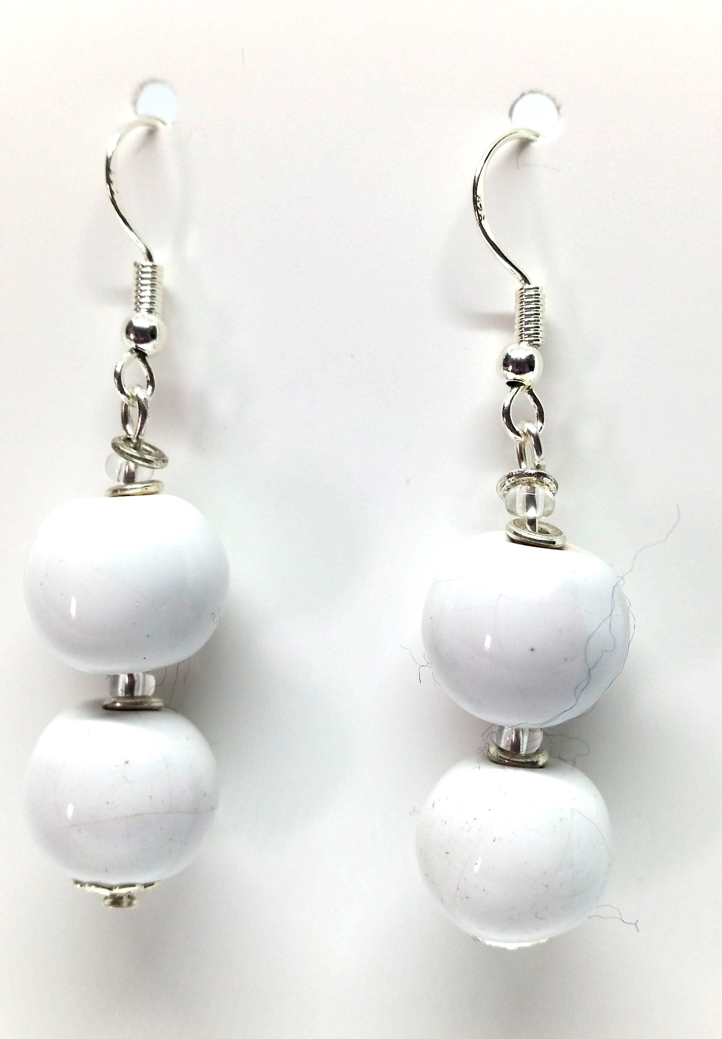 https://www.originalkazuri.com.au/wp-content/uploads/2020/10/White-kanga-double-drop-hook-earrings.jpg